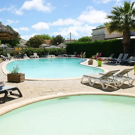 مكان تخييم Camping Orly D'azur سيكس-فور-لو-بلاج